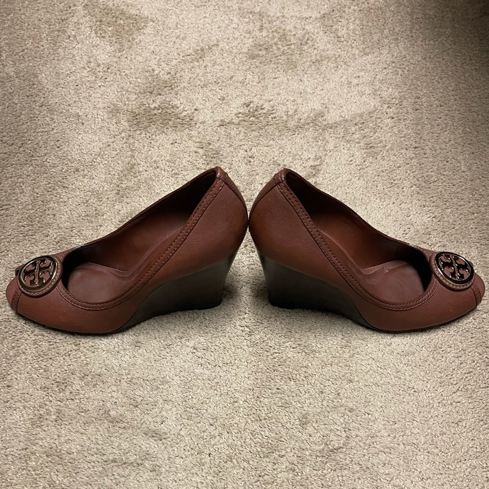 TORY BURCH Leather Wedges ✨